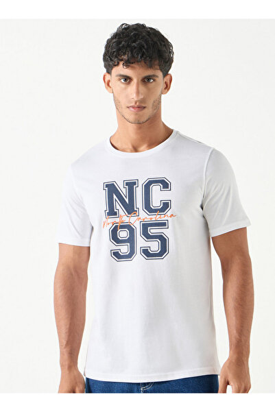 FAV تي شيرت مطبوع برقبة دائرية وأكمام قصيرة