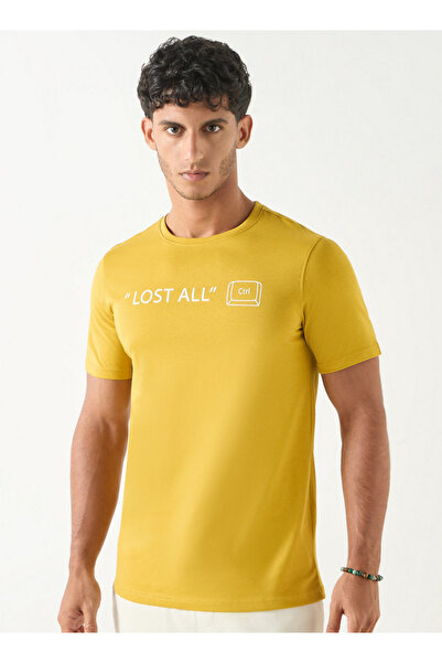 FAV تي شيرت مطبوع برقبة دائرية وأكمام قصيرة