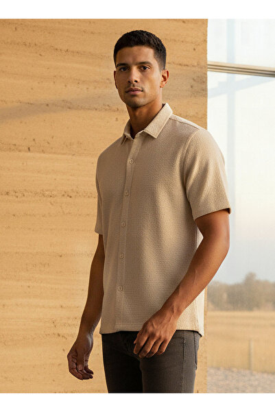 FAV Men Slim Fit Textured Short Sleeves Shirt