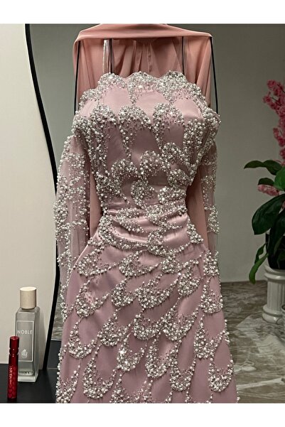 MANGONA A blush pink dress embellished with pearls, featuring a satin lining and cape sleeves, perfect for elegant bridal occasions.