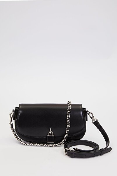 Levidor Black Lock Accessory Detailed Shoulder Bag