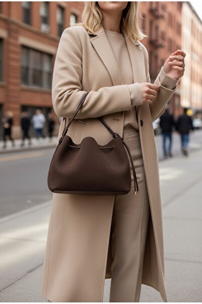 GIG حقيبة يد وكتف من جلد الغزال فستان بتجاعيد مجمّعة مع حقيبة للطفل