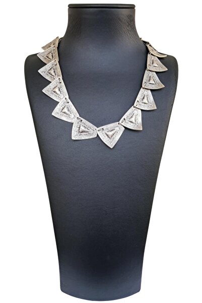 Osmanlı / Otantik Üçgen Rölyef Motif Zamak Kolye – Antik Gümüş Kaplama El Yapımı