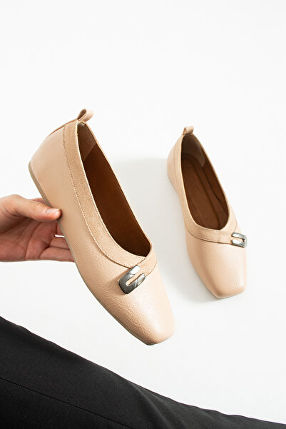 dabab shoes Alvi̇a Women's Beige Suede Detailed Metal Buckle Square Toe Comfortable Ballet Flats