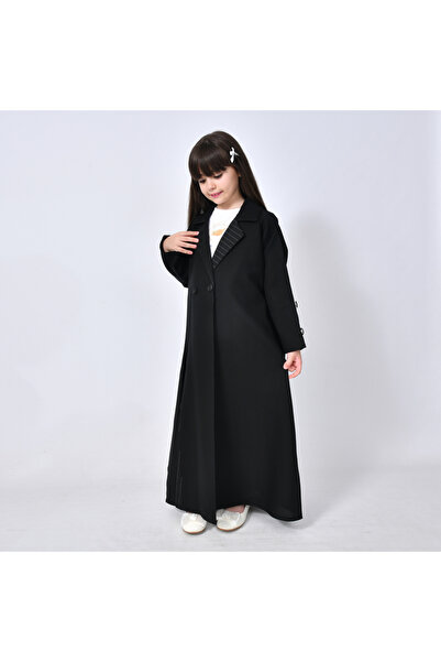 HAWRAA ABAYA عباية تاليا : بناتية بقصة رسمية بكسرات امامية وتداخل القماش المقلم