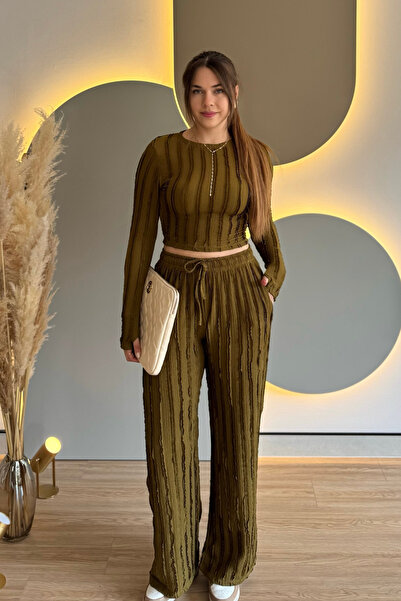 Aventien Ruffled Finger-Tuck Crop Khaki Two-Piece Set