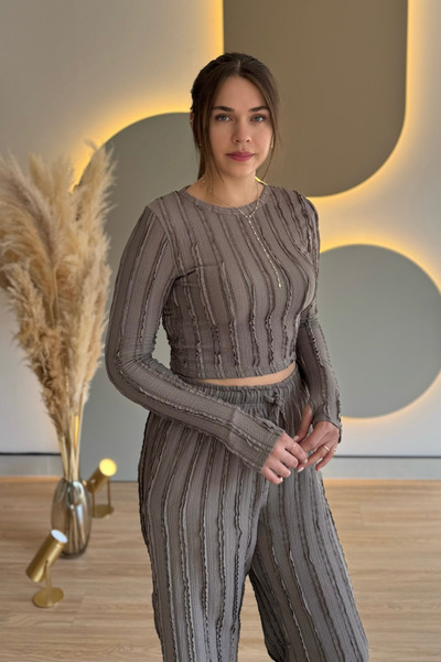 Aventien Ruffled Finger-Tie Crop Two-Piece Set