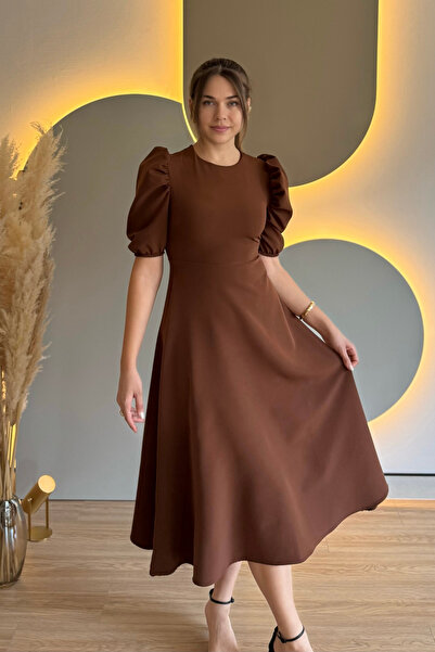 Aventien Φόρεμα μίντι με μανίκια μπαλόνι και καφέ χρώμα