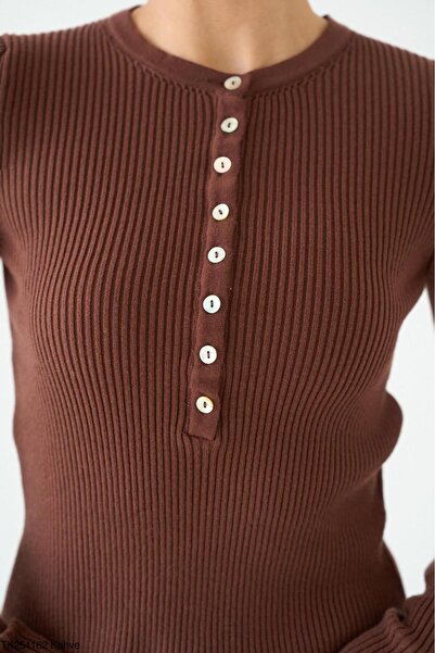 CADDELAMODA Women's Crew Neck Half Placket Corded Fabric Sweater