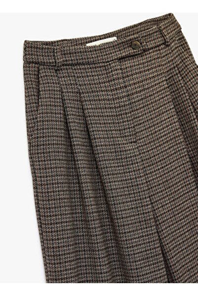 Koton Pantaloni maro pentru femei, cu talie normală, cu potrivire lejeră 6WAK40042EW