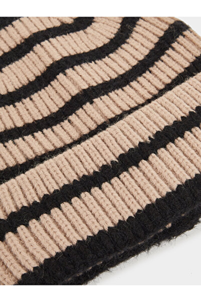 Styli Khaki Striped Beanie