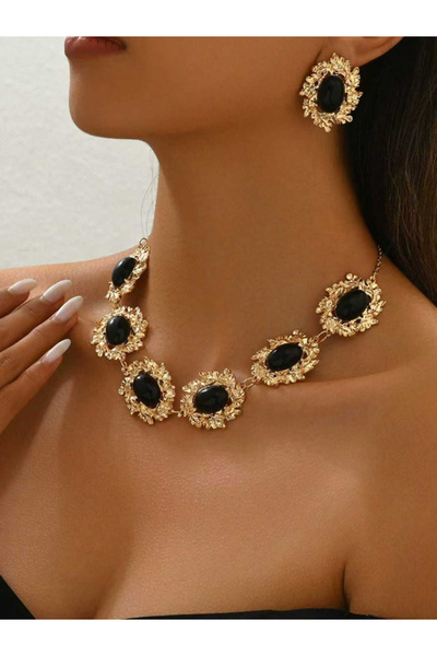 Take Two By Styli طقم مجوهرات من قلادة وأقراط من الحجر الأسود