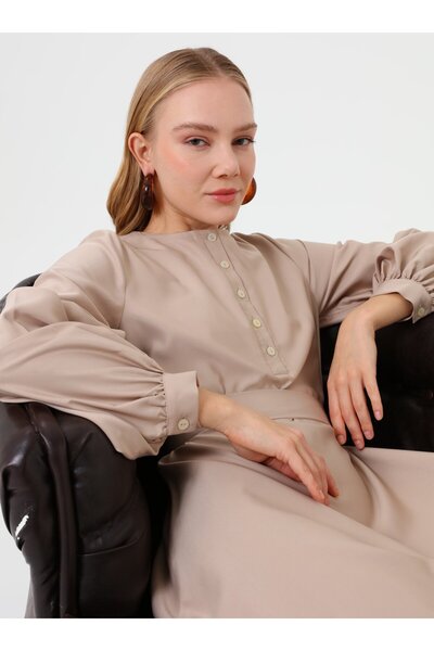 Refka Φόρεμα Hijab με κουμπιά με λεπτομέρεια στη μέση από ύφασμα ποπλίνα - Camel -