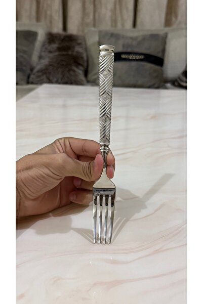 Palaces Silver dinnerware sets (spoons, forks, and knives)