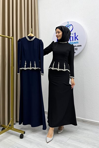 Matik Abiyem فستان بتصميم السمكة مع تفاصيل حجرية