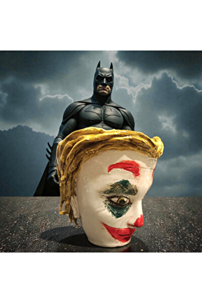 Boni Bon Collection Design تصميم خاص مصنوع يدويًا من السيراميك على شكل وجه الجوكر 🃏   يتم تصنيع كوب زجاجي بسعة 400 مل مع عبوة هدايا