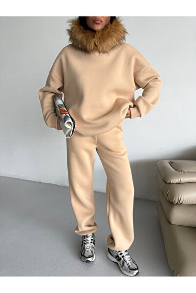 the DIFFerent Σετ μπεζ φούτερ και παντελόνι με λεπτομέρεια από τεχνητή γούνα