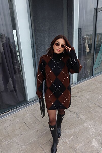 Özge Özgenç Μάλλινο φόρεμα με μοτίβο μπακλαβά με βάτα ράβδους στους ώμους