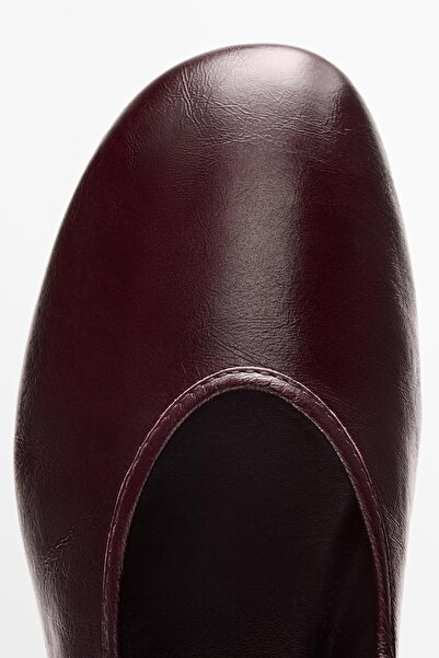 Massimo Dutti Çatlak görünümlü deri babet