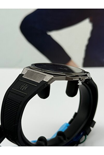 Hislon Ultra Slim Black Wristwatch 3 Atm Waterproof 3 Years Warranty