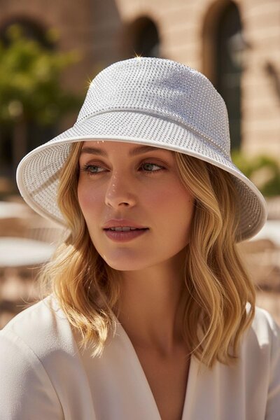 TAKIŞTIR قبعة دلو من الحجر باللون الأبيض