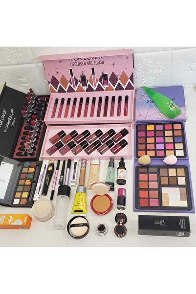 FOR LOVER A luxurious, complete makeup set – all the beauty in one kit