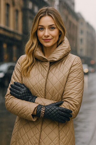 MARBERRY قفازات نسائية من الجلد الصناعي مع تفاصيل إكسسوارات ذهبية سوداء