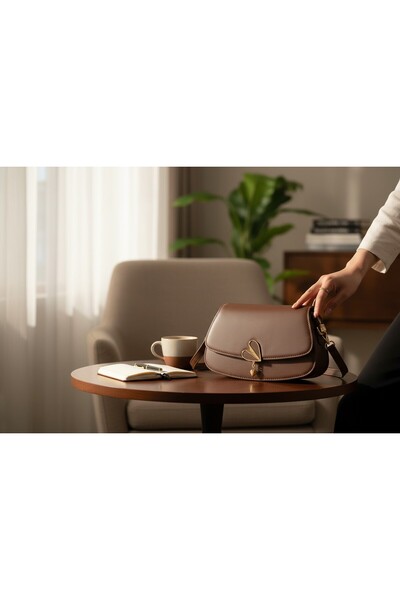 Rosa Çanta Lidded heart buckled shoulder strap women's bag