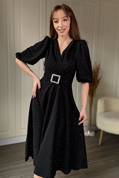 Dilay Gökoğlu Butik Taşlı Aksesuar Kemerli Midi Kloş Siyah Elbise