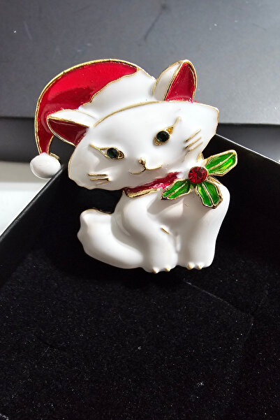 SEVİLLE AKSESUAR YILBAŞI KIRMIZI ŞAPKALI BEYAZ KEDİ BROŞ