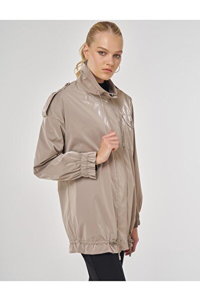Kayra Shiny Looking Mock Neck Jacket Cream
