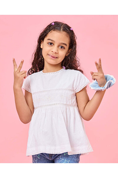 REDTAG بلوزة بيضاء مزينة بالدانتيل للبنات مع ربطة شعر (قطعتان)