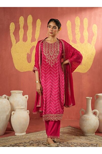 HashtagBe بدلة راني الوردية المطرزة للاحتفالات