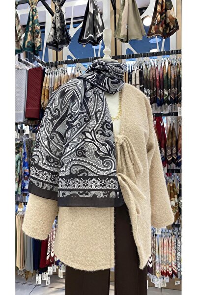 KUQOS Baroque Patterned Shawl Black