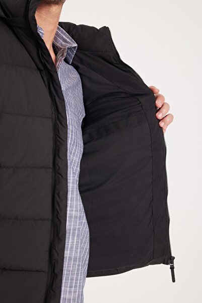 Tudors Men's relaxed fit comfortable cut double pocket detachable Hooded black puffer jacket