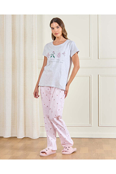 REDTAG طقم بيجامة نسائي وردي مطبوع على الصدر (قطعتين)