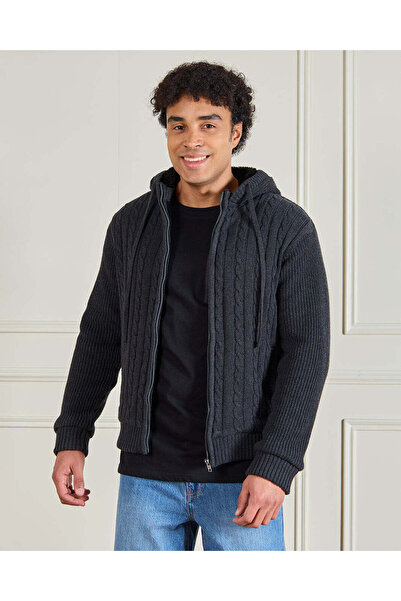 REDTAG سترة رجالية سوداء بغطاء رأس رأس وبطانة من الفرو الصناعي