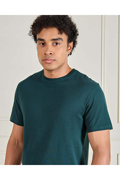 REDTAG Men Green Solid Crew Neck T-Shirt