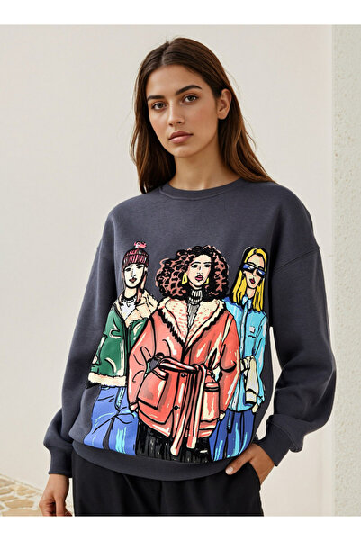 FAV Graphic Print Sweatshirt with Crew Neck