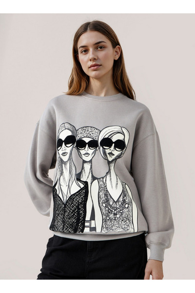 FAV Graphic Print Sweatshirt with Crew Neck