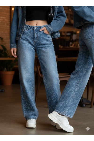 mazelf بنطلون جينز دينيم بتصميم بالازو منخفض الخصر مع تفاصيل حجرية