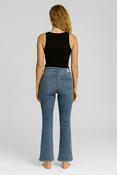 VENA Women's Gabriel Med Blue Straight Fit Jean Pants - Med Blue