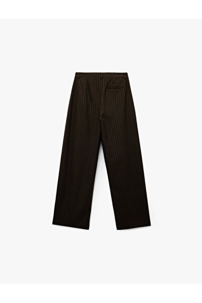 Koton Ριγέ υφασμάτινο παντελόνι με φαρδύ πόδι με λεπτομέρεια από πιλέτα και τσέπες
