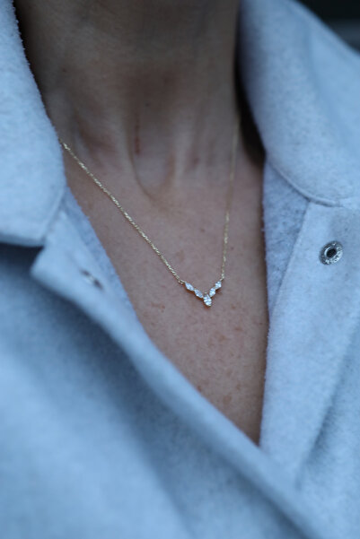 Yenigün Kuyumculuk 14 Ayar Altın Taşlı Küçük V Şeklinde Kolye