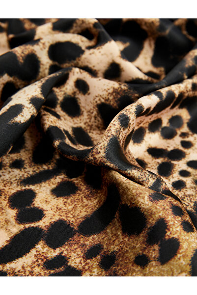 Koton Leopard Patterned Satin Square Shawl