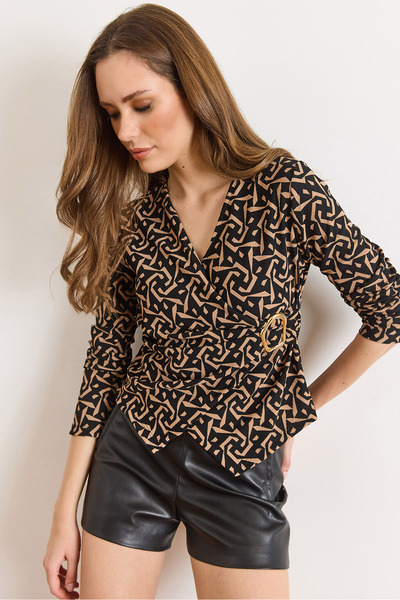 Olalook Bluză elastică cu două rânduri de nasturi pentru femei, cu detalii geometrice negre, BLZ-19003110