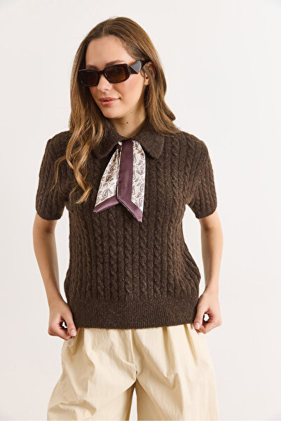 Olalook Γυναικείο πλεκτό πουλόβερ με λεπτομέρεια από κασκόλ Bitter Brown στρογγυλός γιακάς KZK-19001089