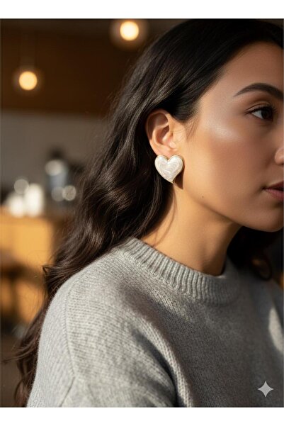 Pelin Aksesuar Cream Heart Steel Earrings