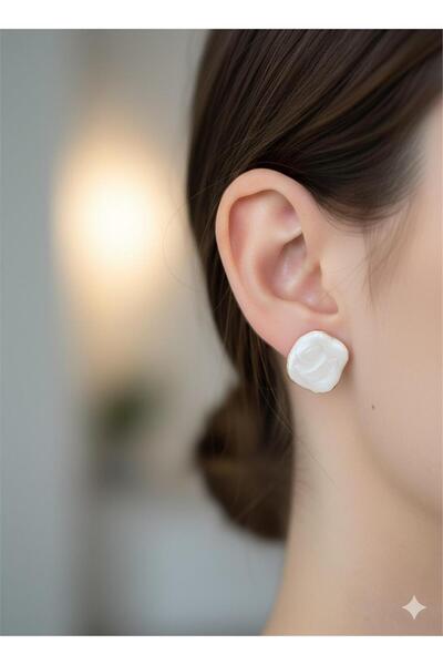 Pelin Aksesuar Beyaz Mineli Gold Kenarlı Düzensiz Kare Küpe