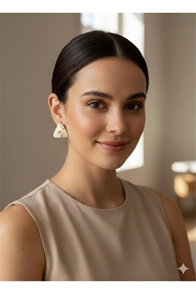 Pelin Aksesuar Cream Triangle Steel Earrings